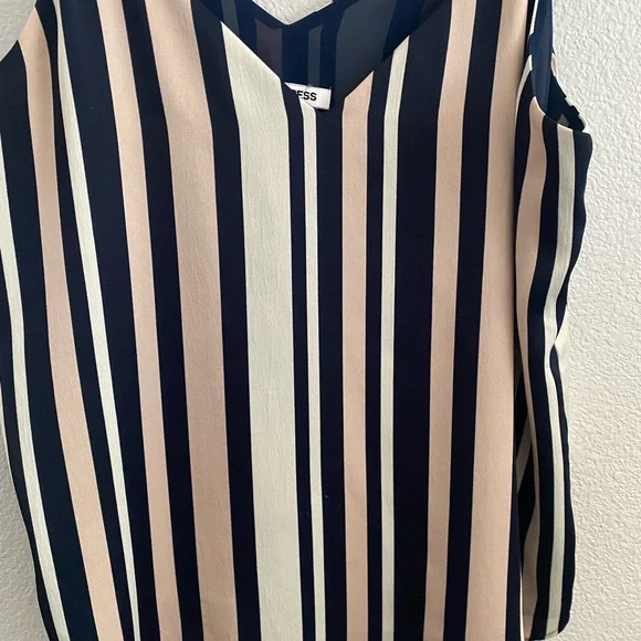 Express downtown cami v-neck top L - Picture 7 of 10
